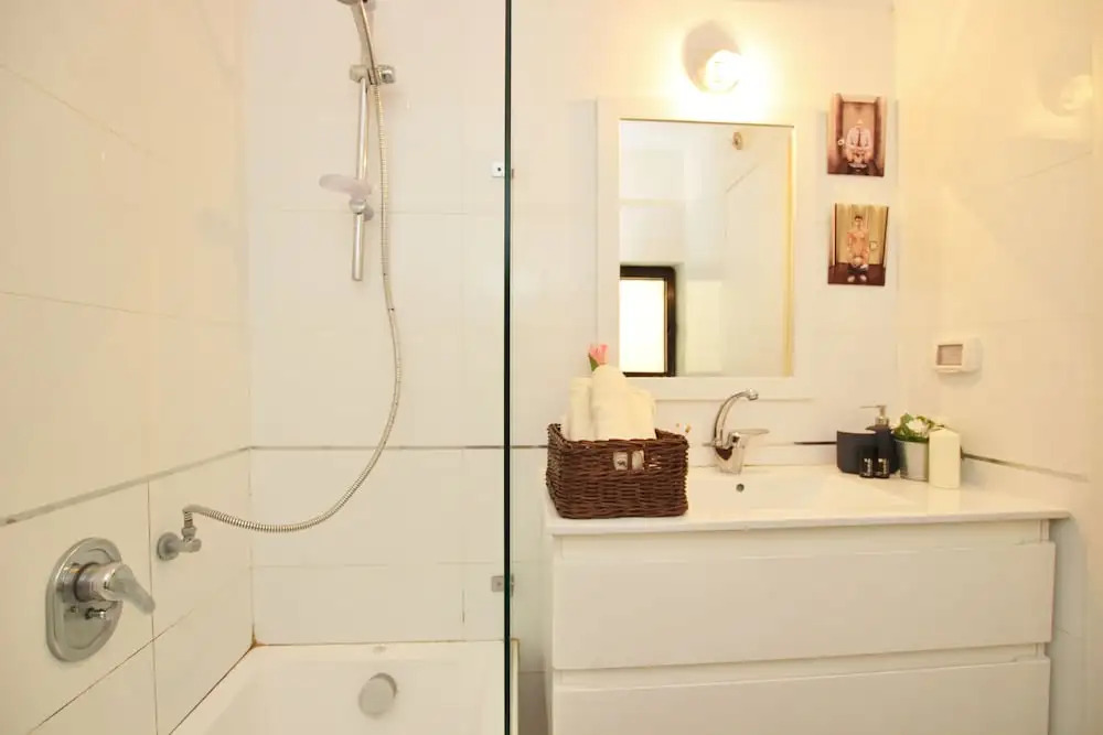 Amazing 3 Bedroom Garden Apartment near Gordon Beach