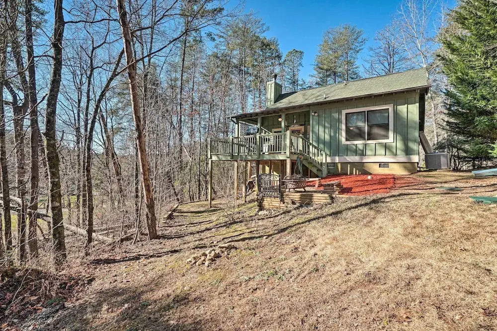 Outdoor Adventure - Charming Cabin w/ Hot Tub