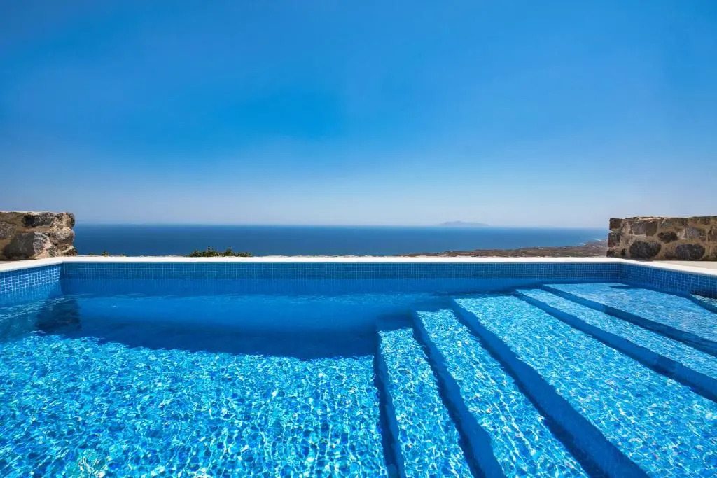Theano Cave Suites & Villas