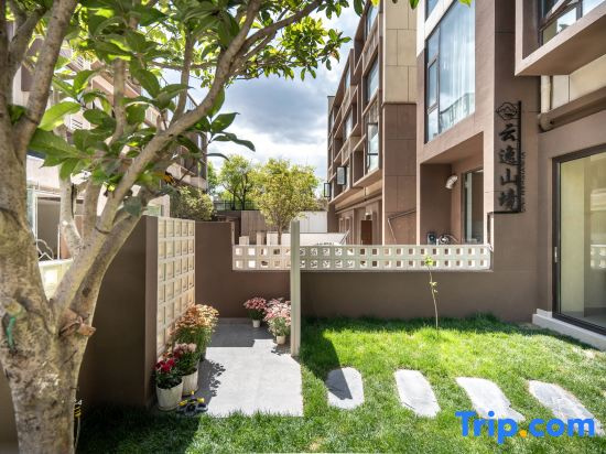 Yunyi Mountain Retreat · SOLACE | 360° Golden Mountain Sunshine · Panoramic Luxury Chinese Inn