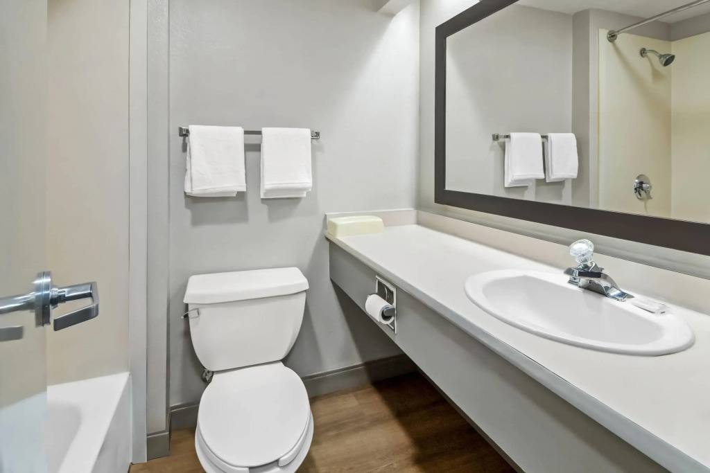Days Inn & Suites by Wyndham DeSoto