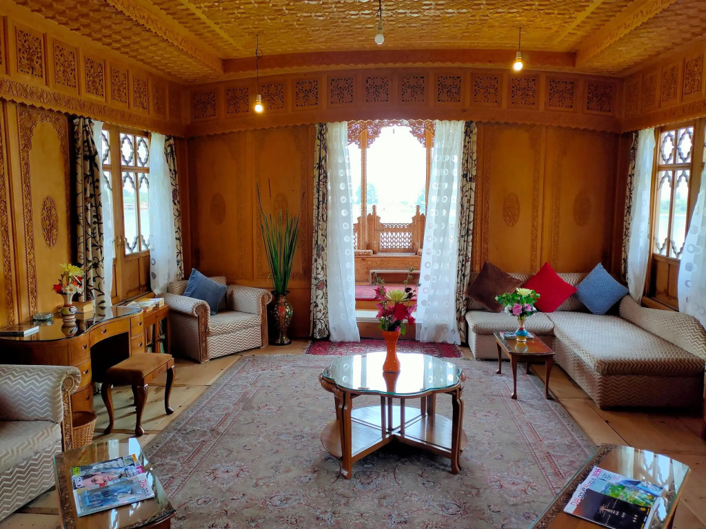 Khilona Group of Houseboat