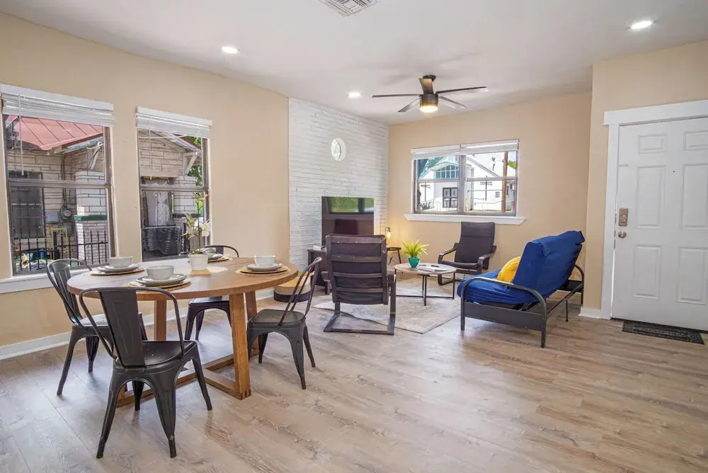 Modern Living 3br/2ba Close to Amazing Downtown