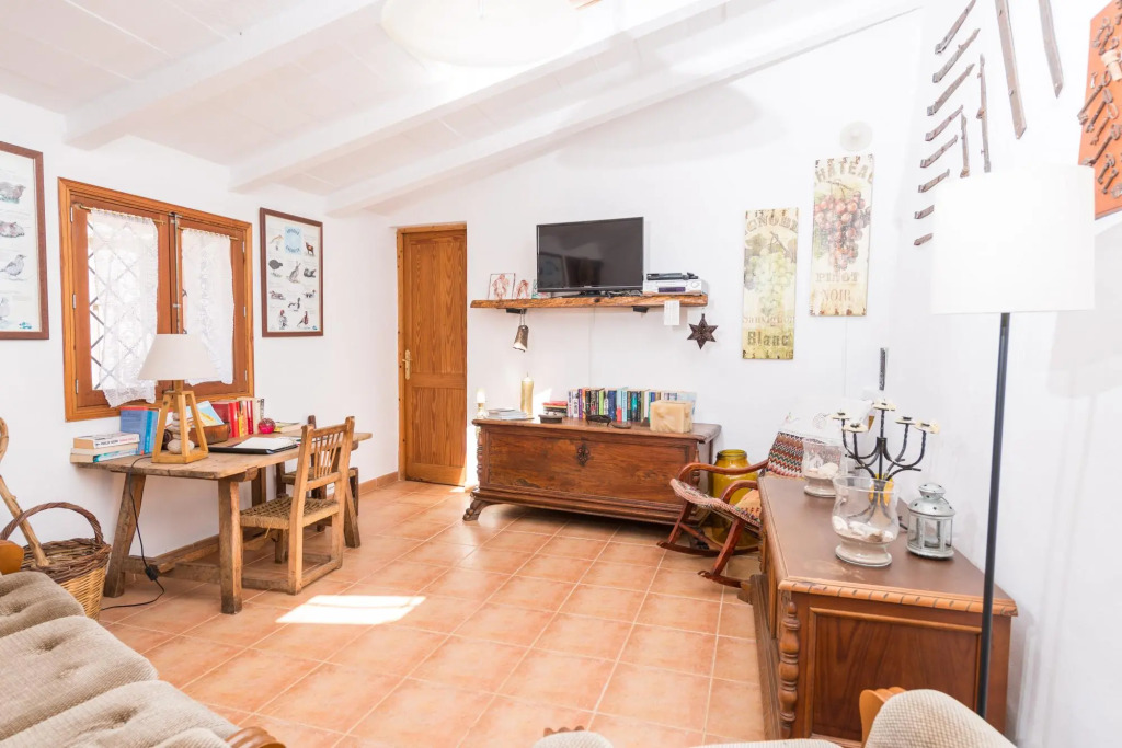 CAN MATEU - Chalet with terrace amidst the Tramuntana mountain range, a few km from Biniaraix  and Fornalutx. Free WiFi