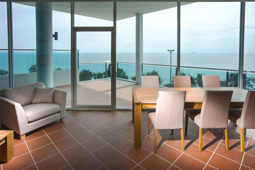 GrandBlue Resort & Beachclub