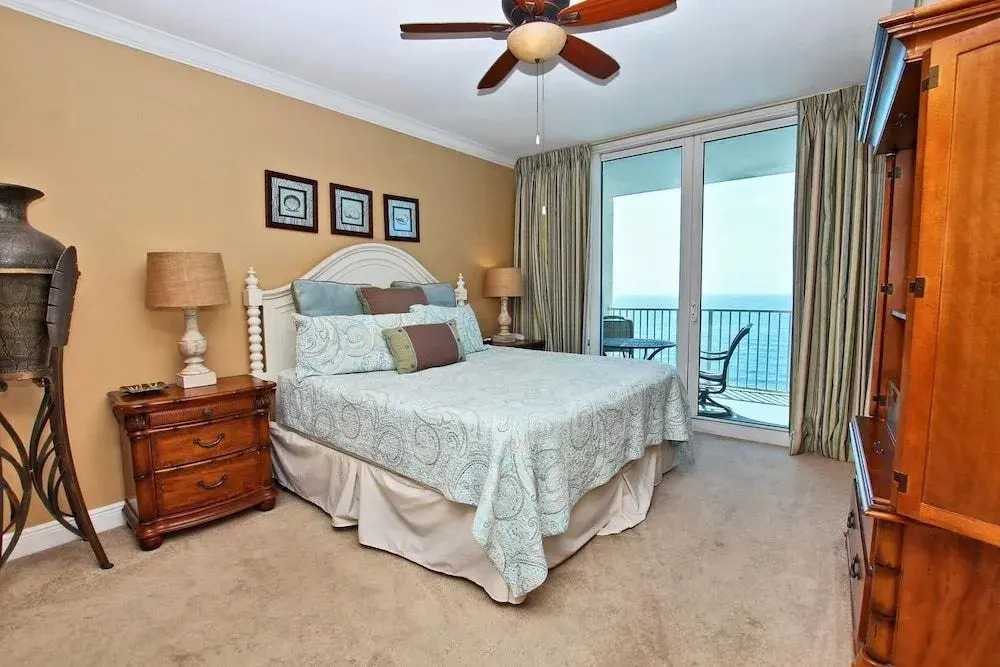 San Carlos 1509 - 3 Br condo
