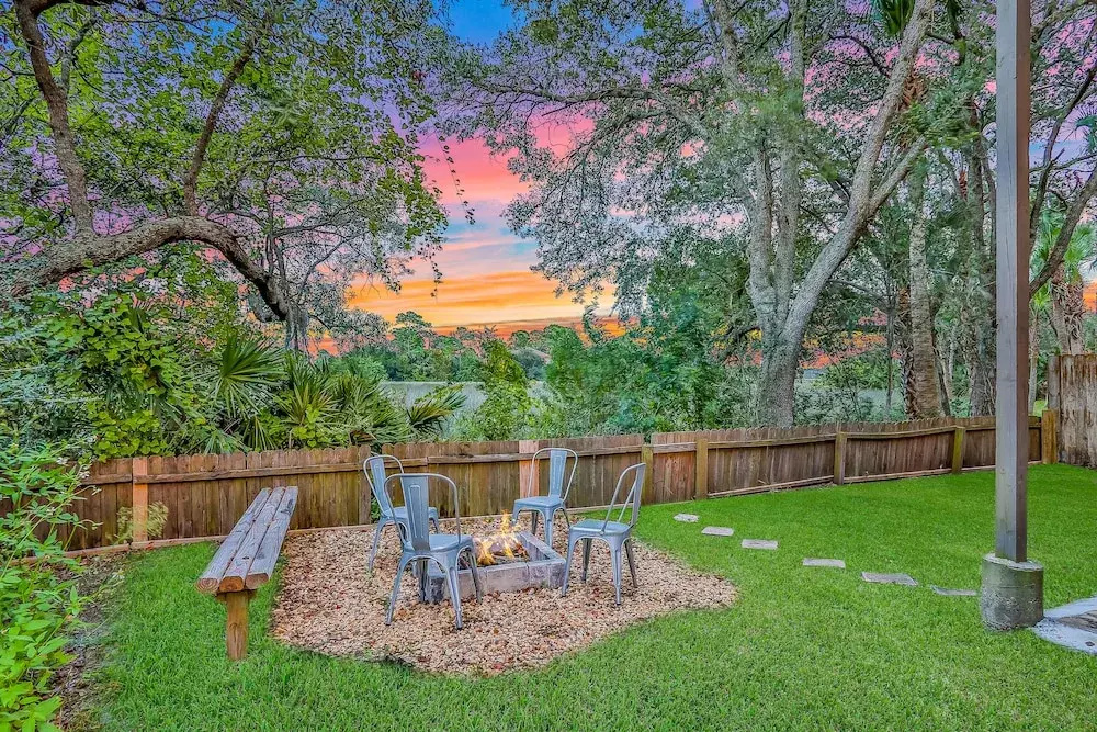 Home With Enclosed Yard, Fire Pit, Wifi, W/d, & AC - Great Location