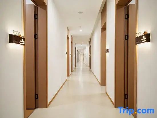 Xishang Mantingju Hotel (Jingdezhen People Square Tao Yang Alley)