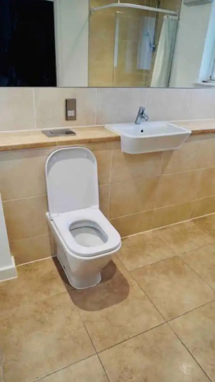 Modern 1 Bedroom Apartment in Central Location