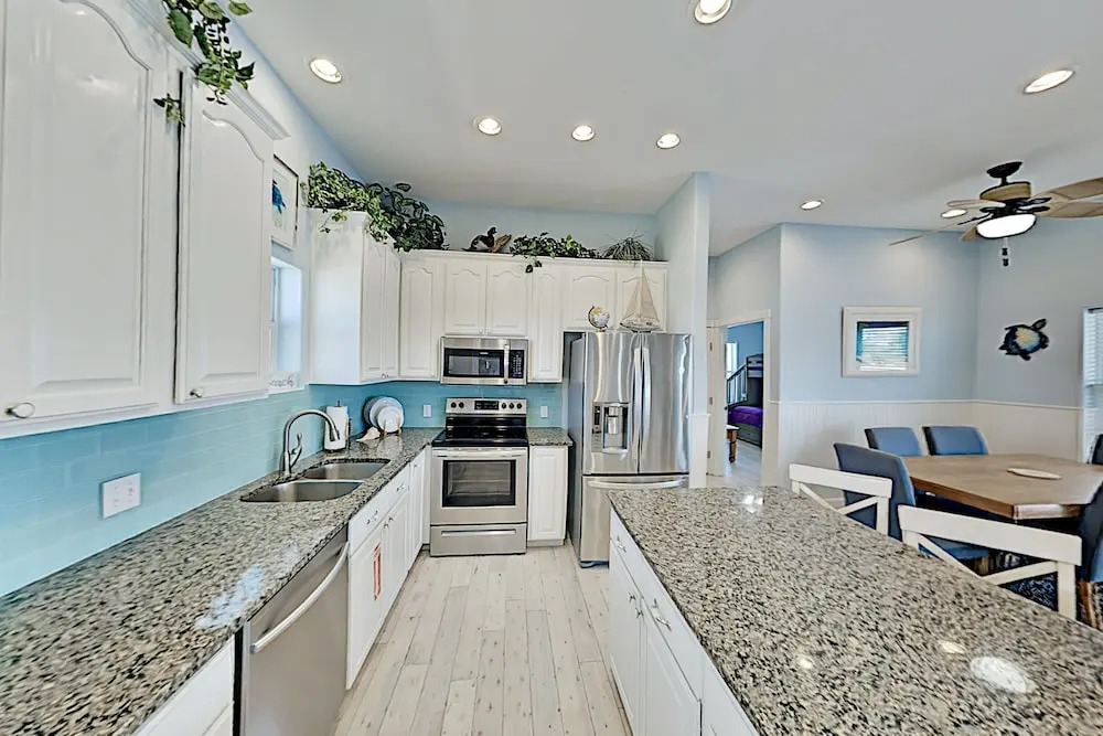 Great Home Located In A Wonderful Community In Royal Sands 5 Bedroom Home