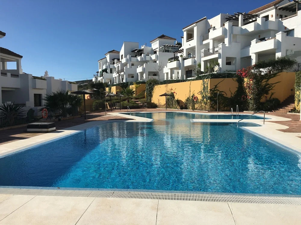 2 Bedrooms Apartment with Garden View