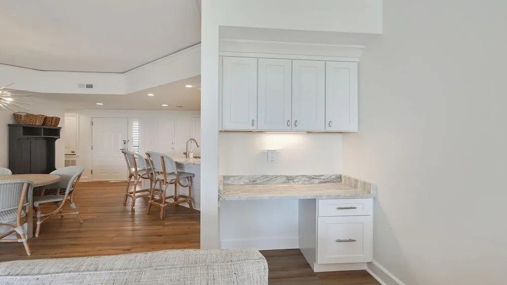 4203 Windsor Ct N 1 Bedroom Condo