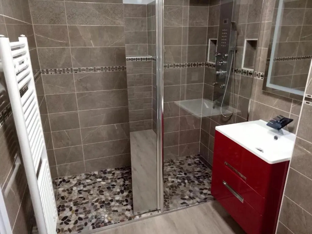 Bel appartement T2 près du lac avc un parking privé