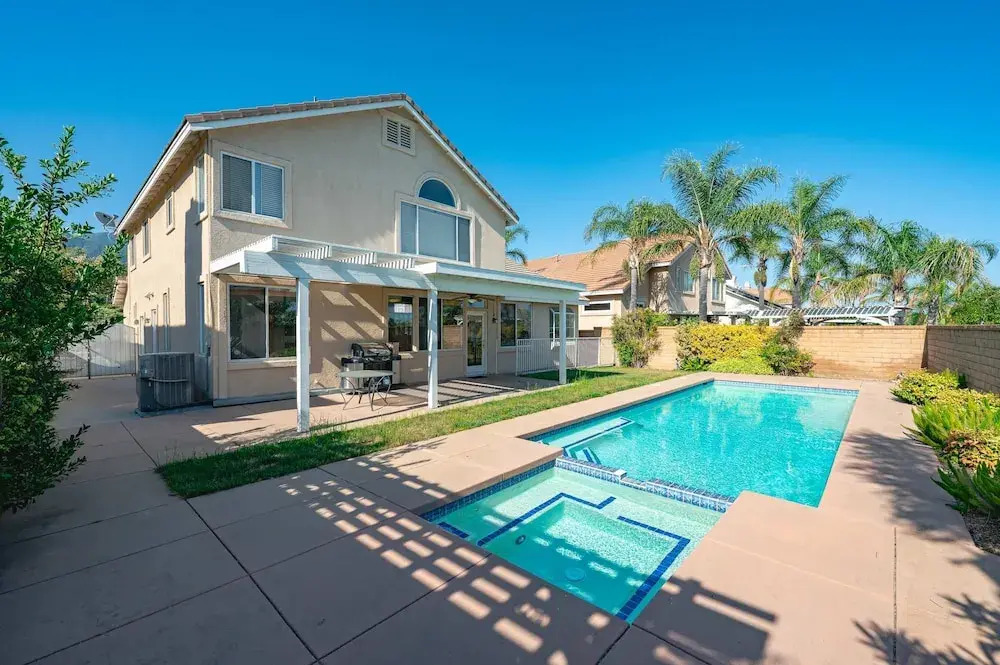 Bright Designer Home w Pool Near Everything
