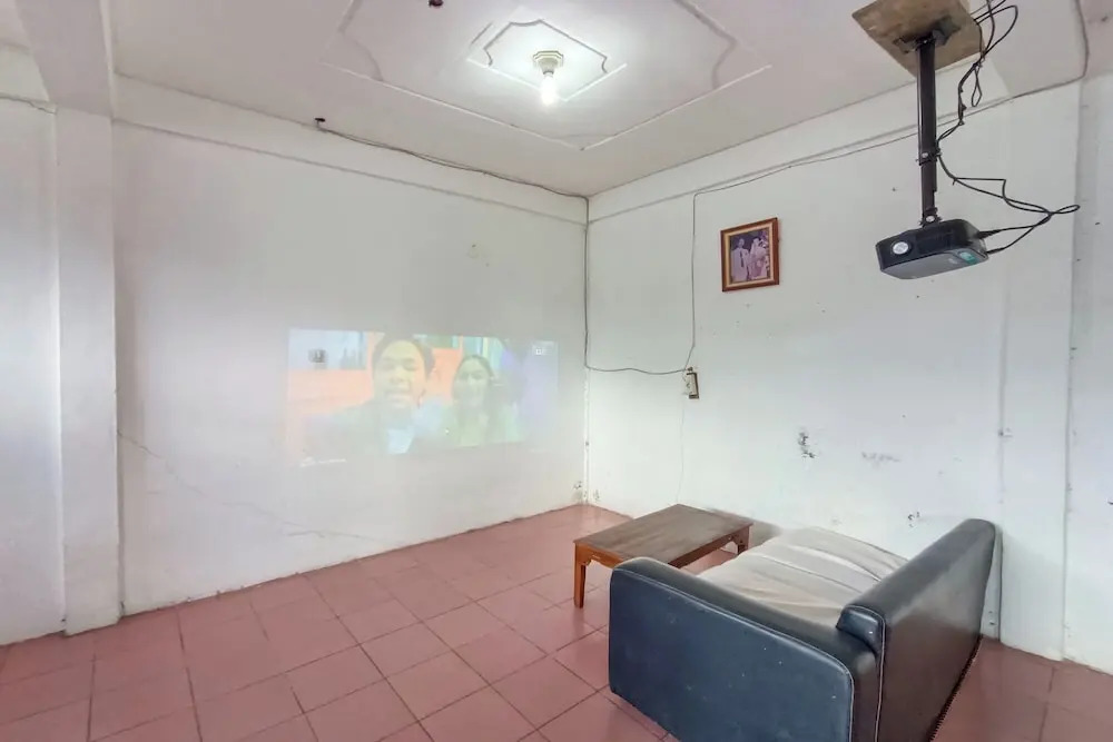 Hotel O Penginapan & Villa Sirait
