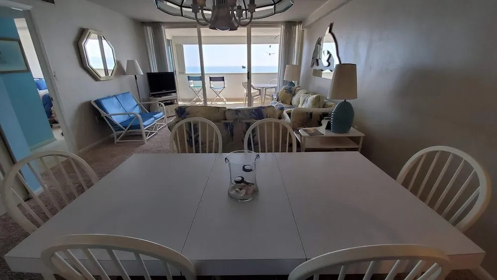 Atlantis 1608 2 Bedroom Condo by RedAwning