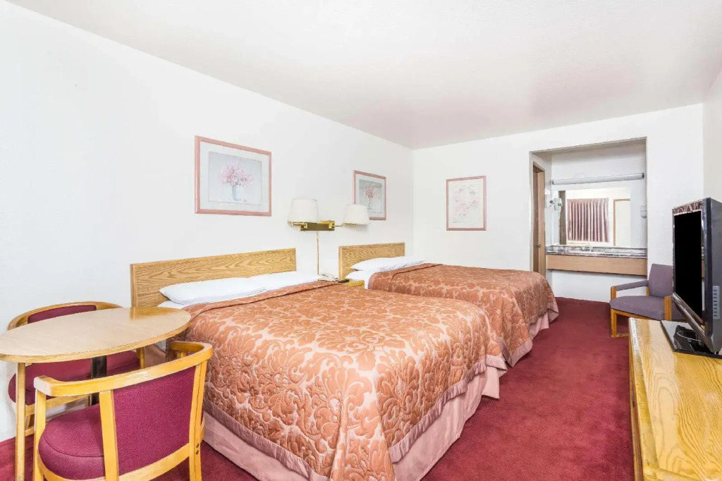 Super 8 By Wyndham Phoenix Metro North