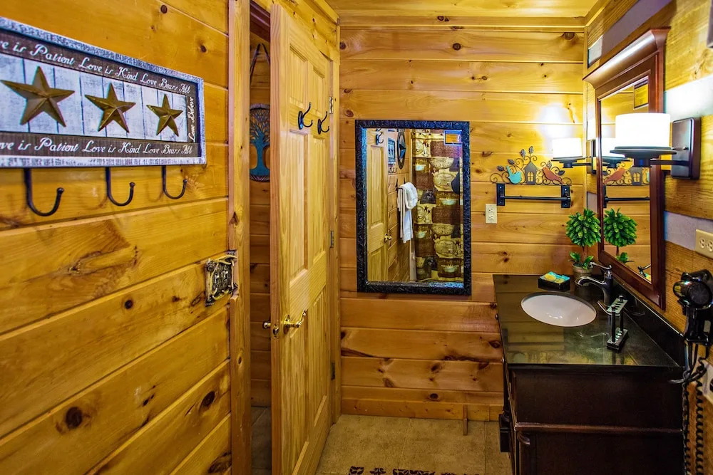 Eagle's View - 1 Br cabin by RedAwning