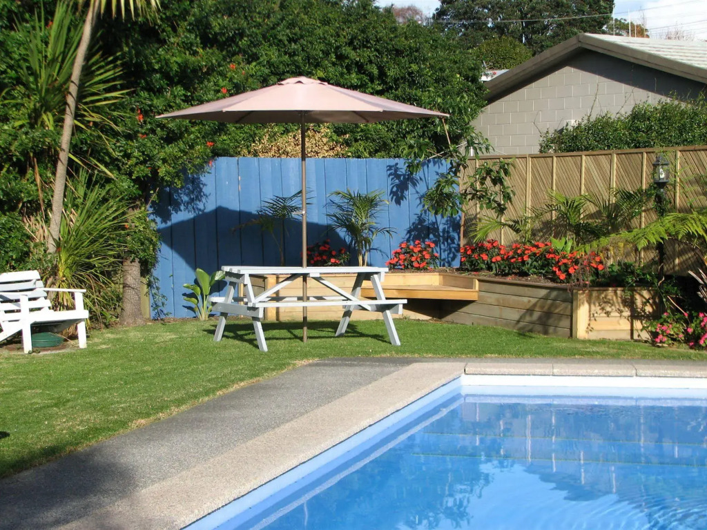 Cobblestone Court Motel - Wenzel Motels