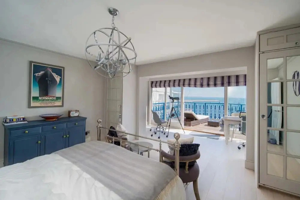 The Cottage 4 bed Waterfront Pontoon sea Views