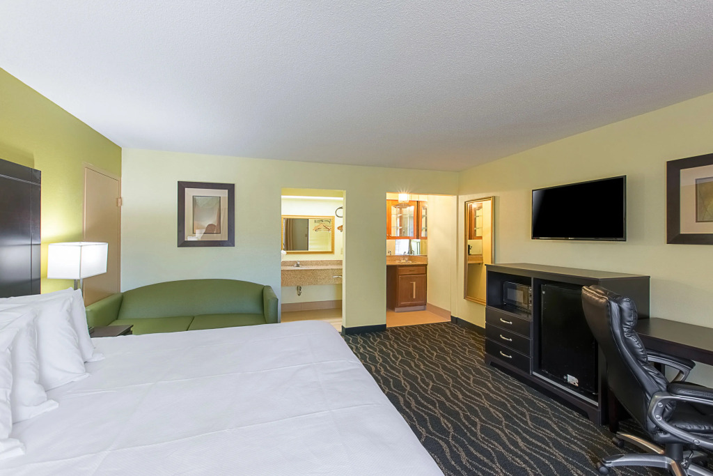Quality Inn & Suites Ft. Jackson Maingate