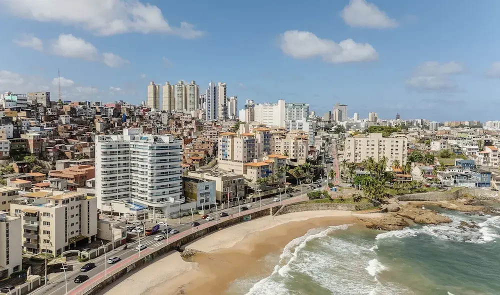 Apt w/ Balcony & View, Steps From the sea Opr0303