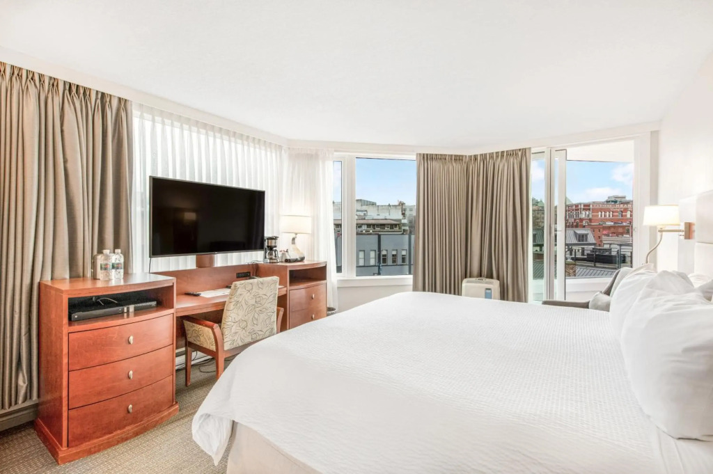 Victoria Regent Waterfront Hotel & Suites