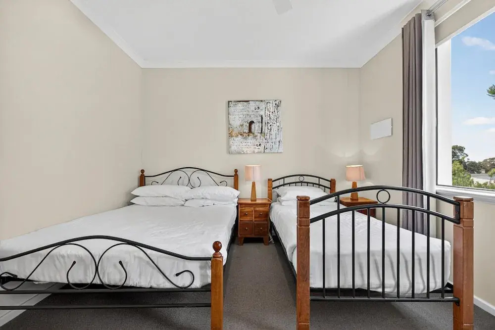 Serene 2-bed Apartment by the Canal