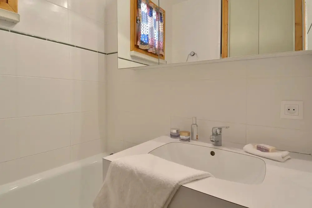 Belle Plagne Two-roomed Divisible Apartment on the Slopes for 6 People of 35 mÂ² Ay01