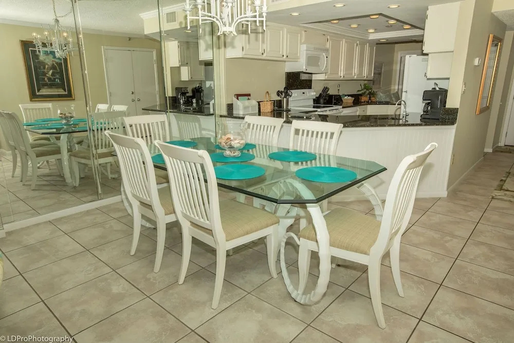 Inlet Reef 606 2 Bedroom Condo by RedAwning