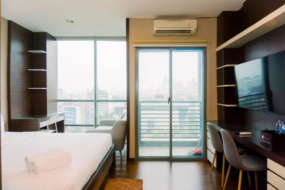 Homey And Minimalist Studio Room At Gp Plaza Apartment
