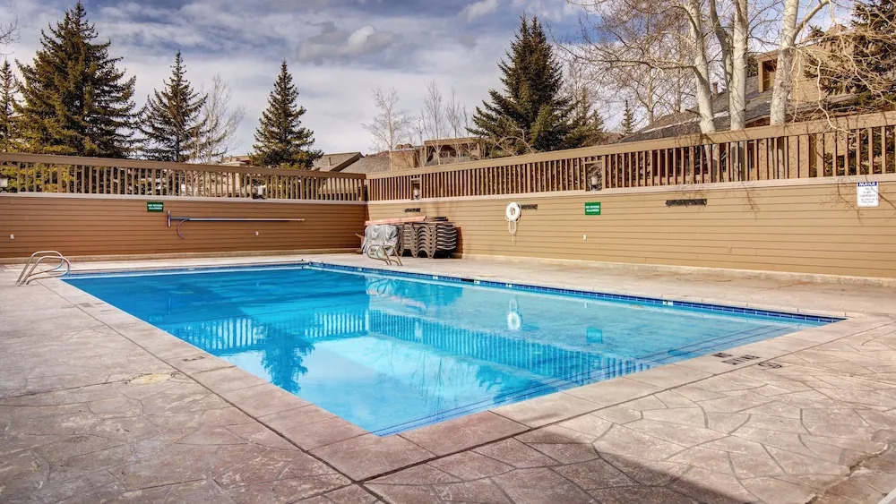 1687 Lakeside 3 Bedroom Home by RedAwning