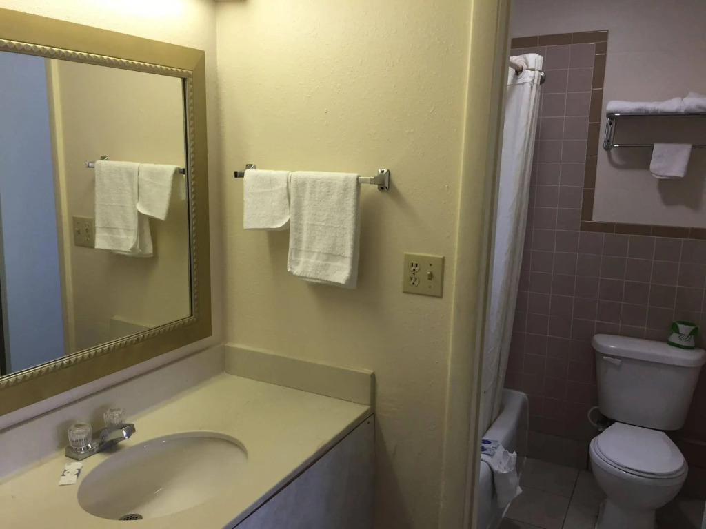 Economy Inn
