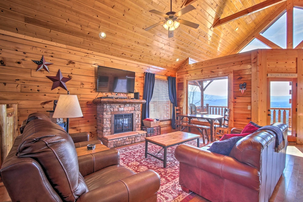 Pigeon Forge Mountain Cabin: Hot Tub & Resort Pool