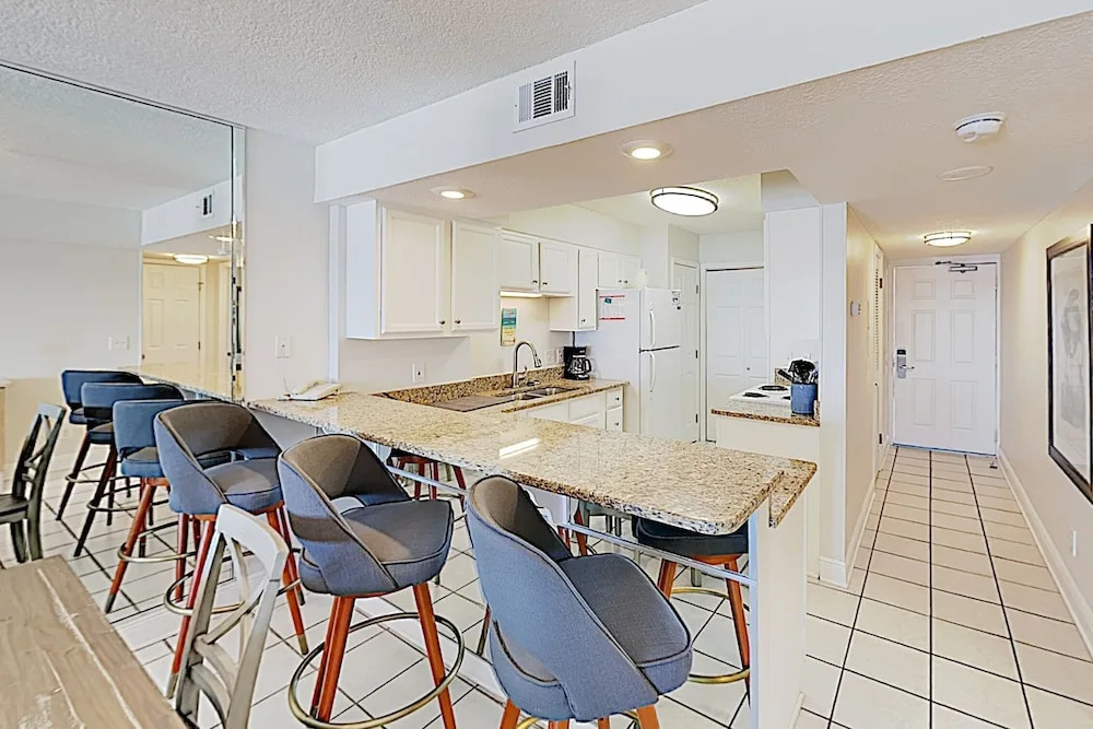 Walk Everywhere! Charming Gulf-view W/ Pool 2 Bedroom Condo