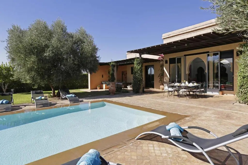 Villa DOMOLIV en exclusivité avec piscine et terrain de tennis privé