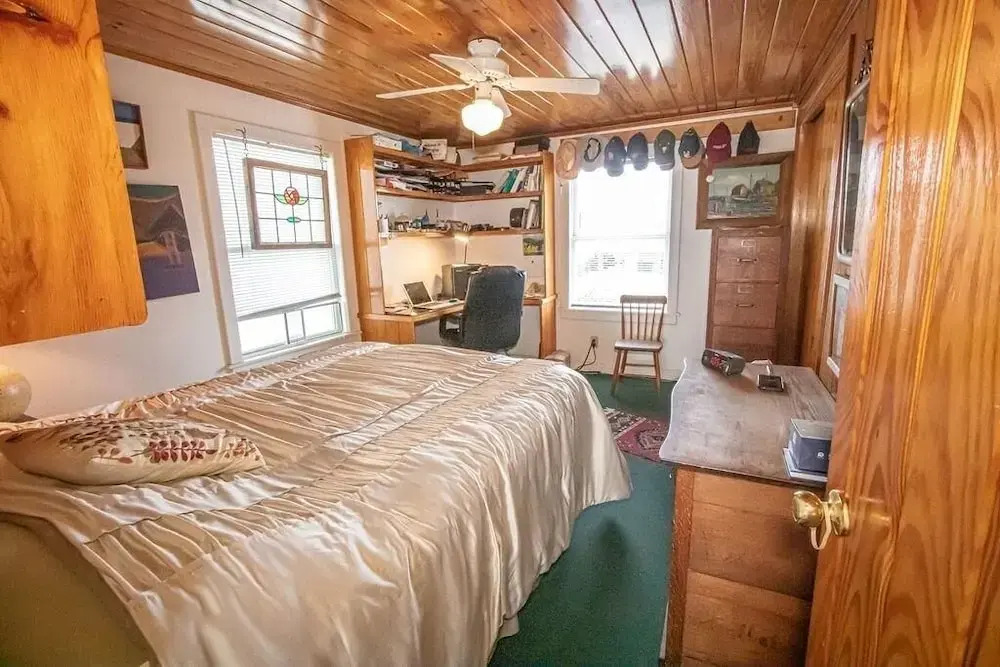 The Captain's Quarters 2 Bedroom Home by RedAwning