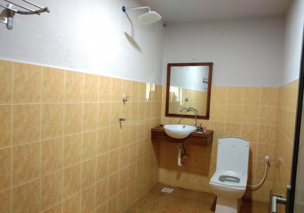 Room V @ Jalan Sultanah Near Bus Stop Batu Pahat