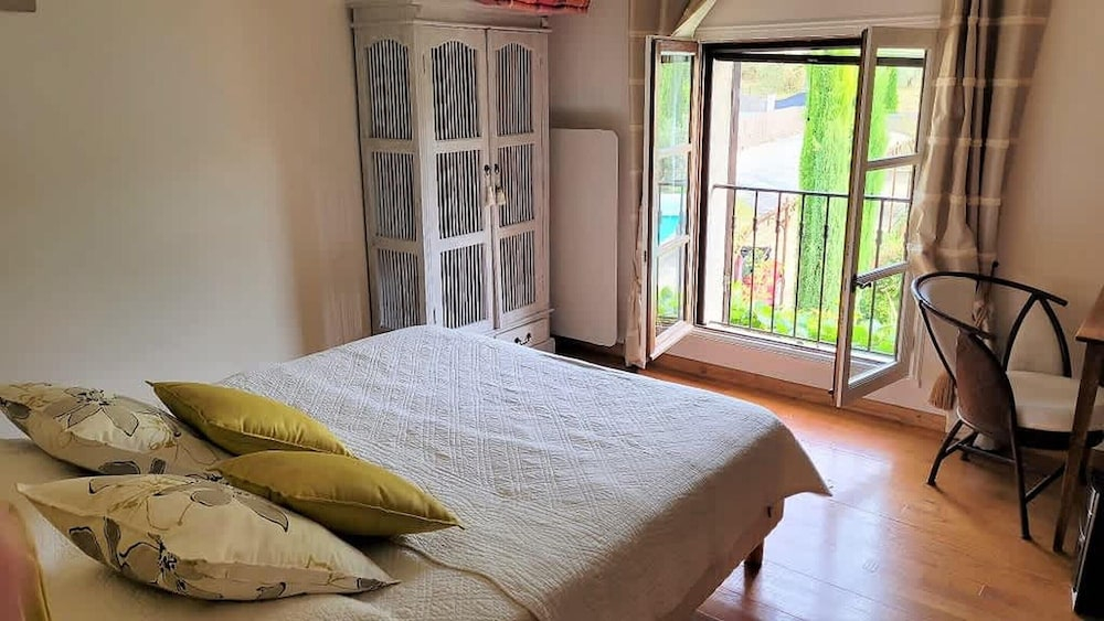 Villa Near Avignon With Separate Suites