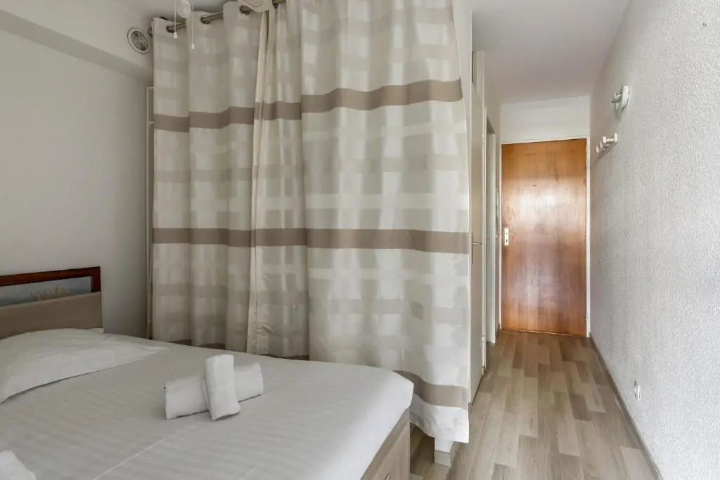 Charming flat with pool 8 min away from the beach in Antibes - Welkeys
