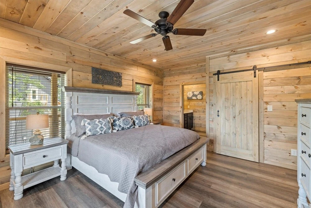 Victoria's Secrets 5 Bedroom Cabin by RedAwning