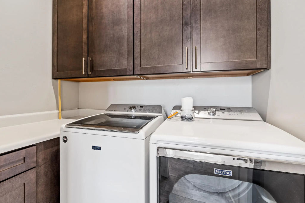 BBQ, corn hole, and direct access to the forest. Close to NAU & downtown Flagstaff!