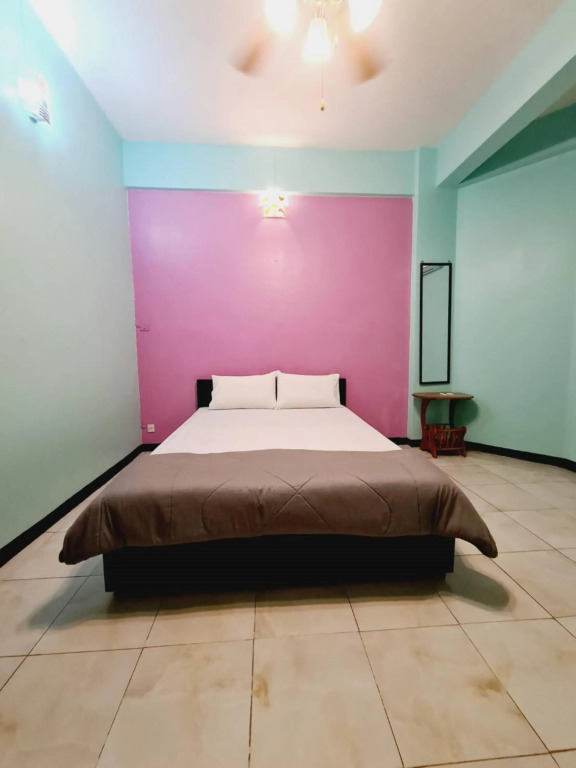 Royal Land Mae Klong Hotel