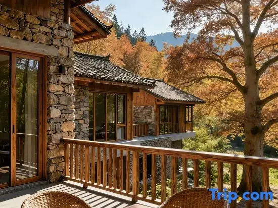 Wutongshu·Lush Mountain Retreat Timber Nook (Dali Ancient City Branch)