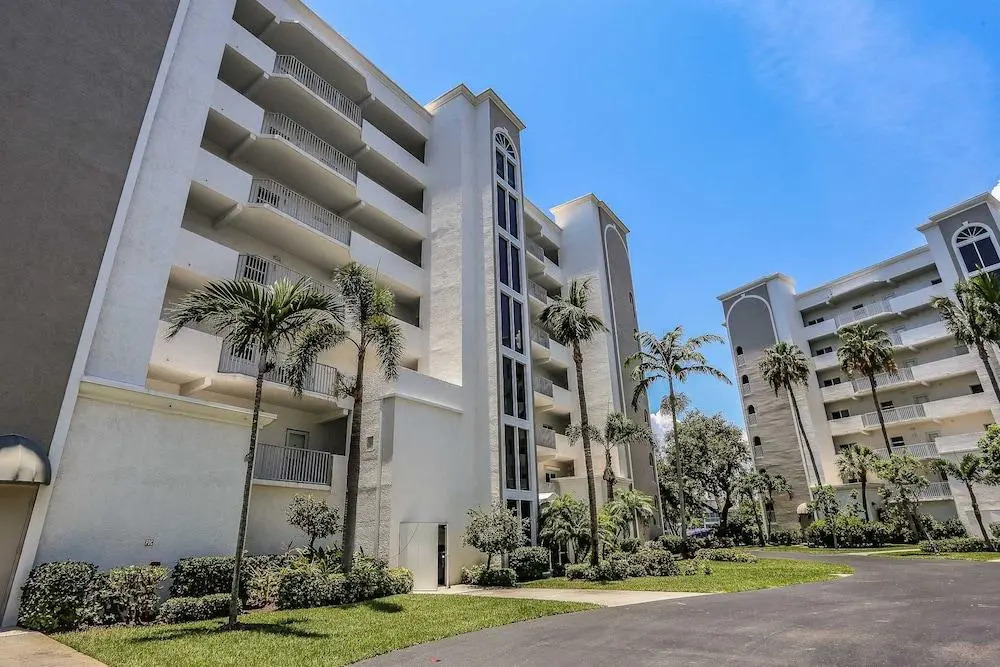 Captains Bay 403 - 6