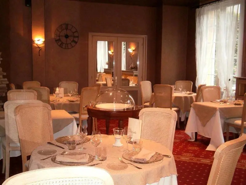 Logis Hôtel Les Airelles Neufchâtel En Bray