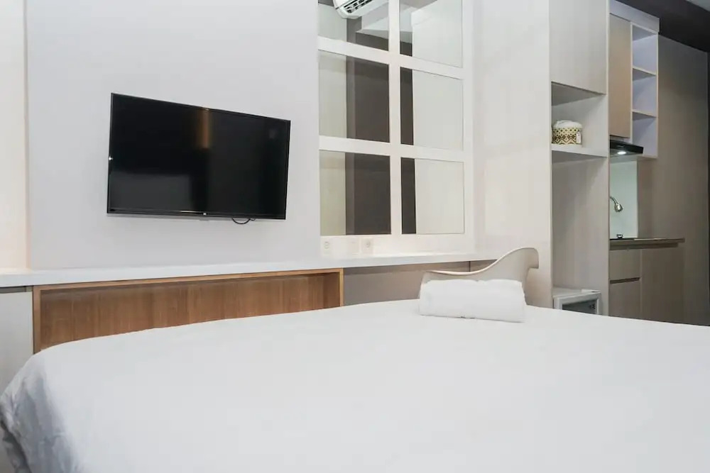 Clean and Tidy Studio Room at Tree Park Apartment