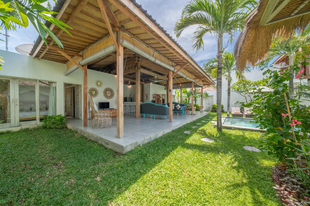 Villa Palm Tree