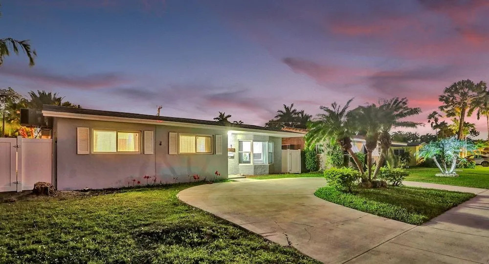 Modern 5BR with Private Heated Pool