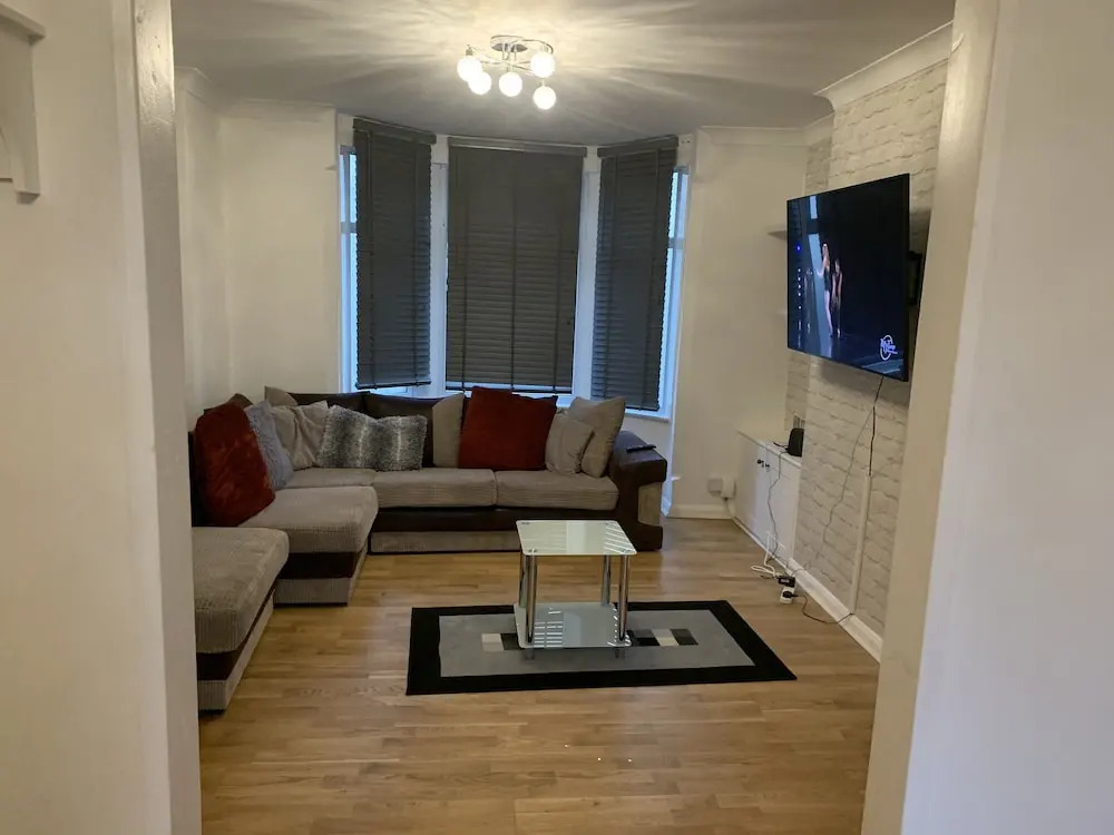 House - Sleeps7 - Garden - Parking - Station Close